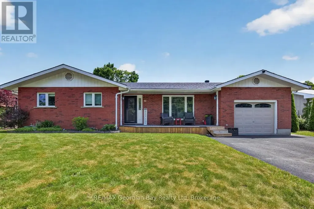 71 Lorne Avenue, Penetanguishene